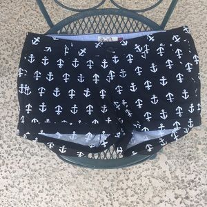 Black with white anchors cuffed shorts